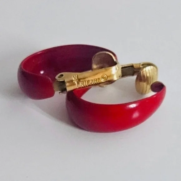 🔥3/$20 Vintage Trifari Red Earrings - Picture 5 of 8